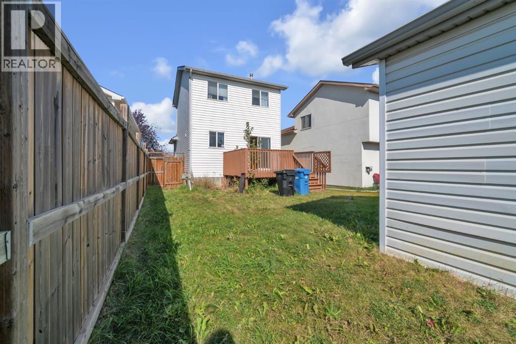 Single Family House for Sale in  Martinvalley Way NE Martindale Calgary 