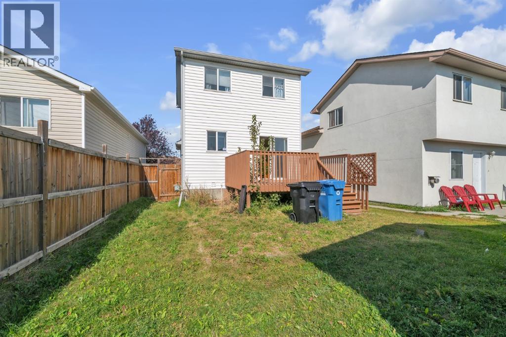 Single Family House for Sale in  Martinvalley Way NE Martindale Calgary 