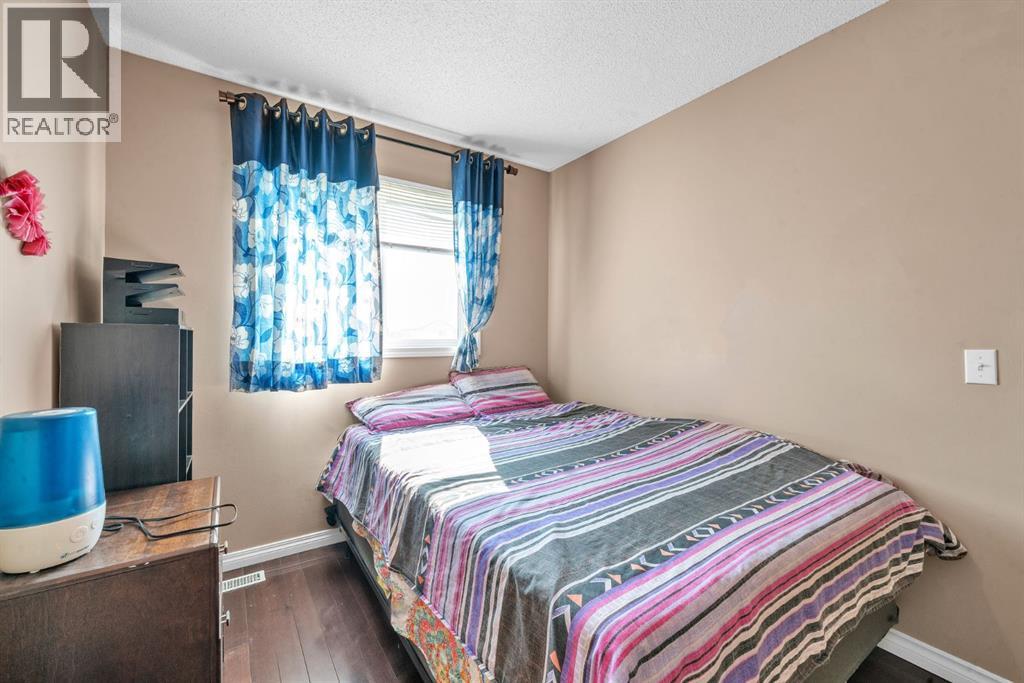 Single Family House for Sale in  Martinvalley Way NE Martindale Calgary 
