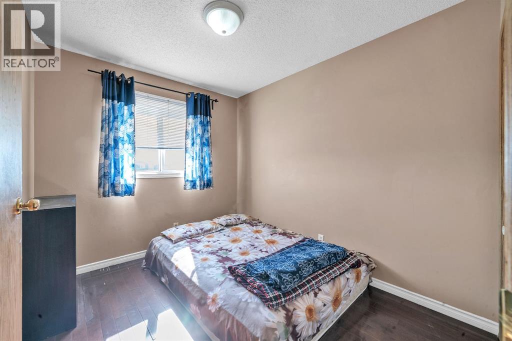 Single Family House for Sale in  Martinvalley Way NE Martindale Calgary 