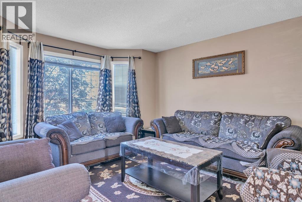 Single Family House for Sale in  Martinvalley Way NE Martindale Calgary 