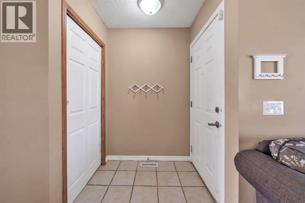 Single Family House for Sale in  Martinvalley Way NE Martindale Calgary 