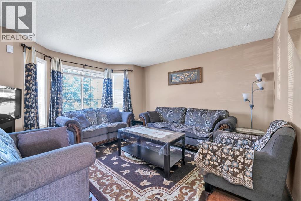 Single Family House for Sale in  Martinvalley Way NE Martindale Calgary 