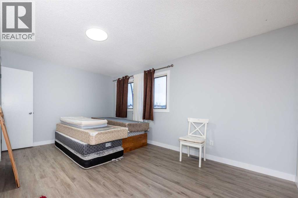 Single Family House for Sale in  Templemont Drive NE Temple Calgary 
