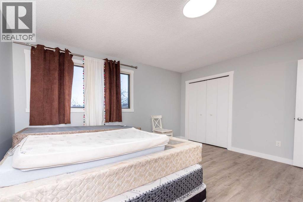 Single Family House for Sale in  Templemont Drive NE Temple Calgary 