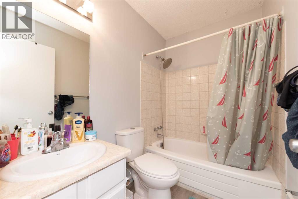 Single Family House for Sale in  Templemont Drive NE Temple Calgary 