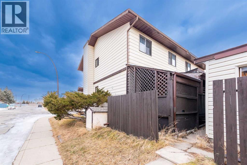 Single Family House for Sale in  Templemont Drive NE Temple Calgary 