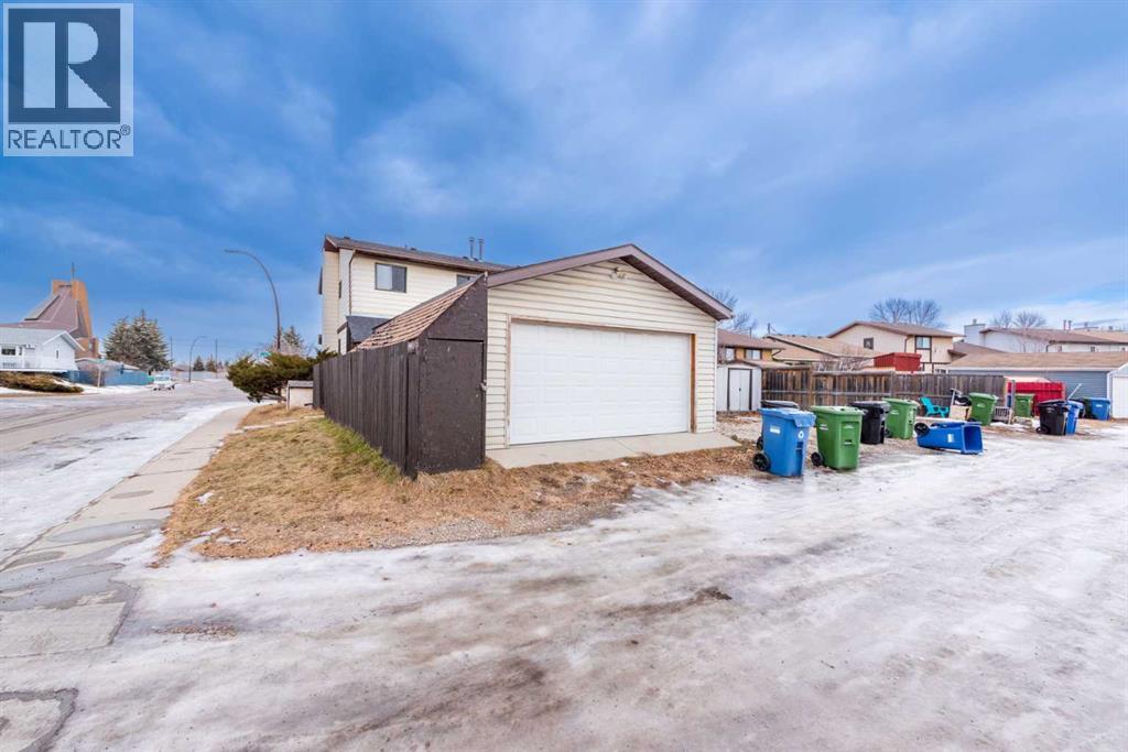 Single Family House for Sale in  Templemont Drive NE Temple Calgary 
