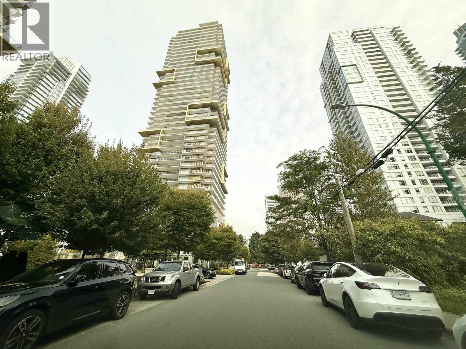 1109-6383 MCKAY Avenue