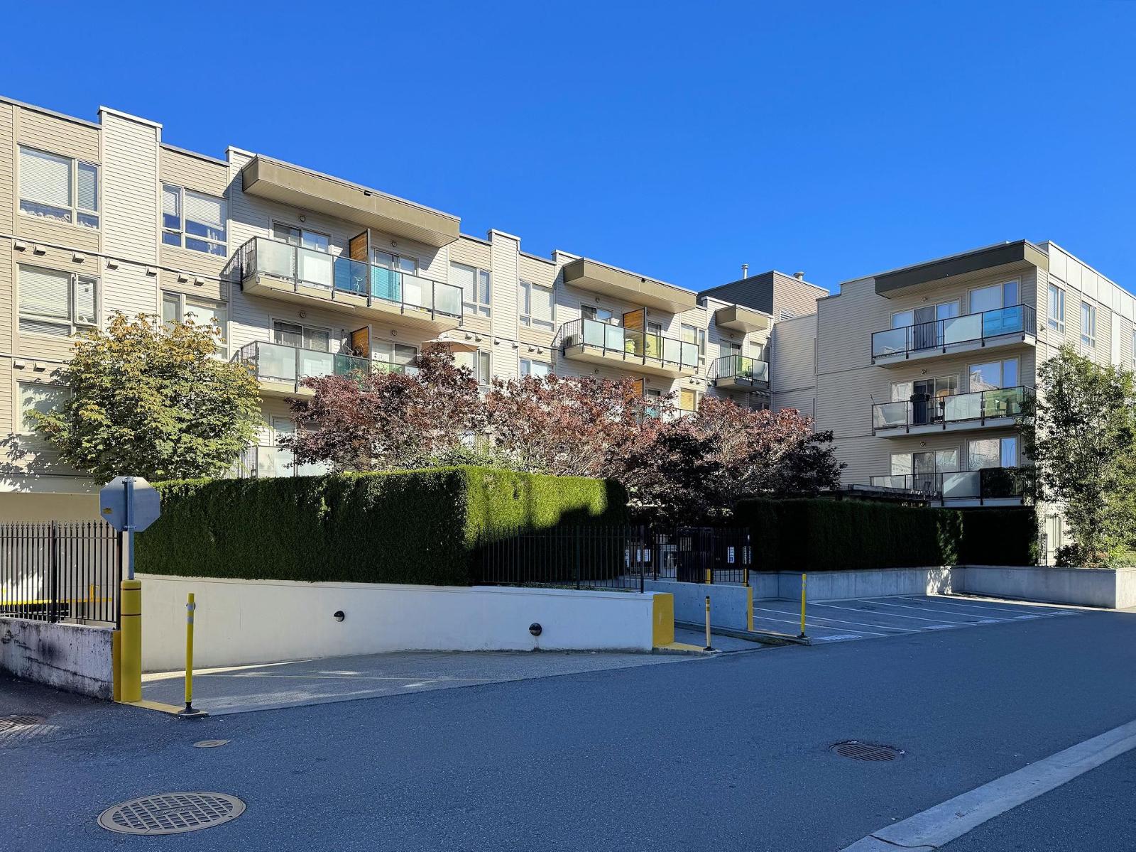 414 20460 DOUGLAS CRESCENT, Langley