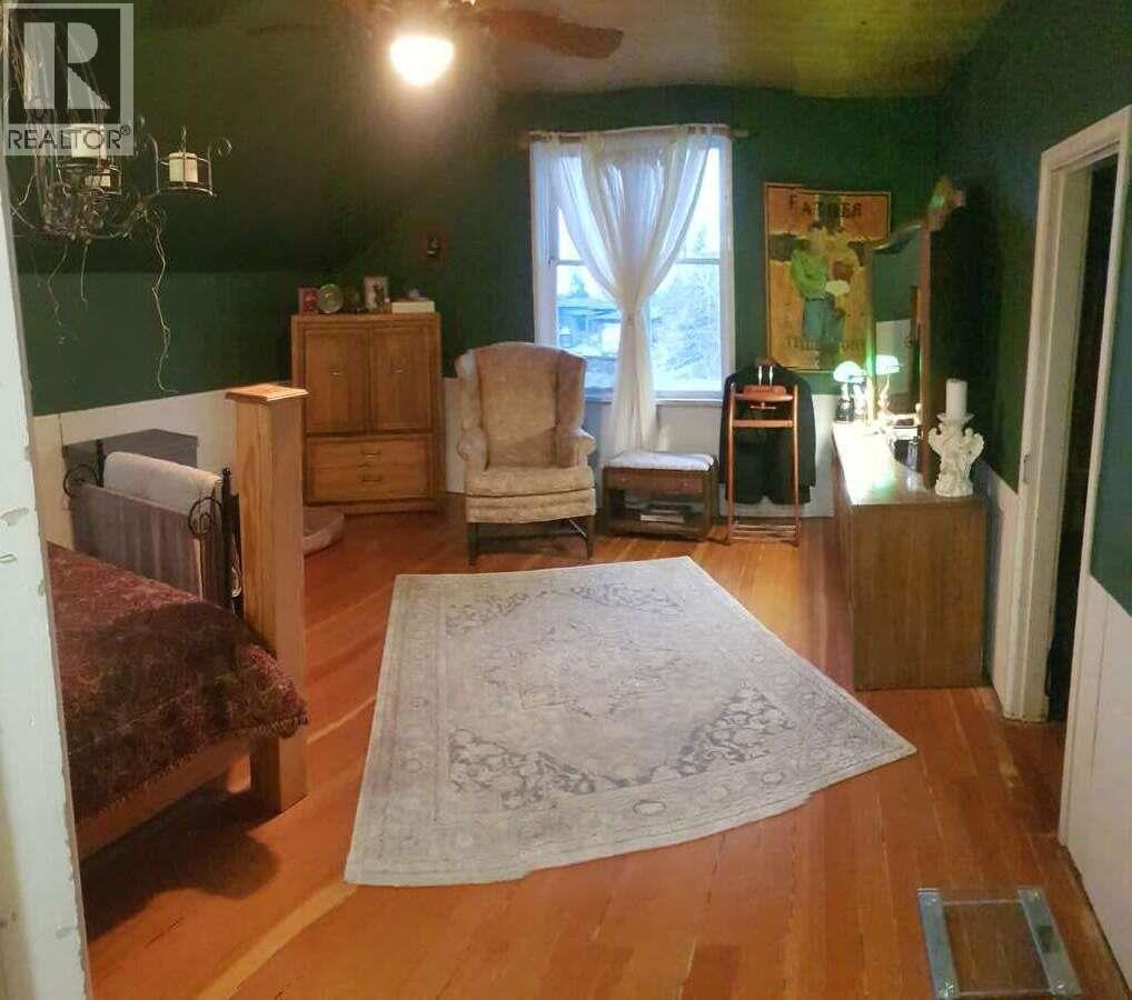  13606 Cooke Avenue, Summerland