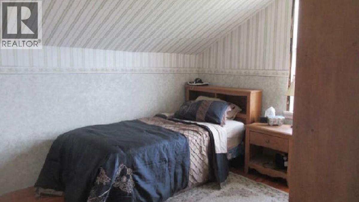  13606 Cooke Avenue, Summerland