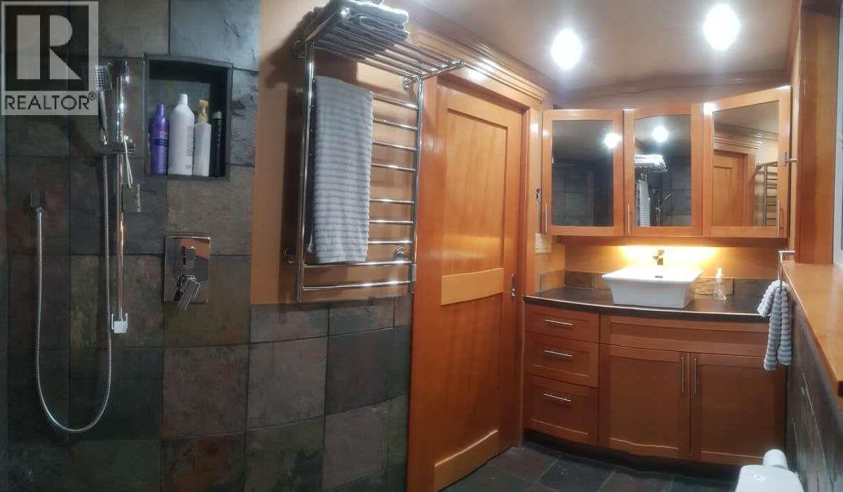  13606 Cooke Avenue, Summerland
