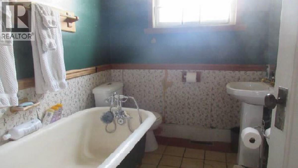  13606 Cooke Avenue, Summerland