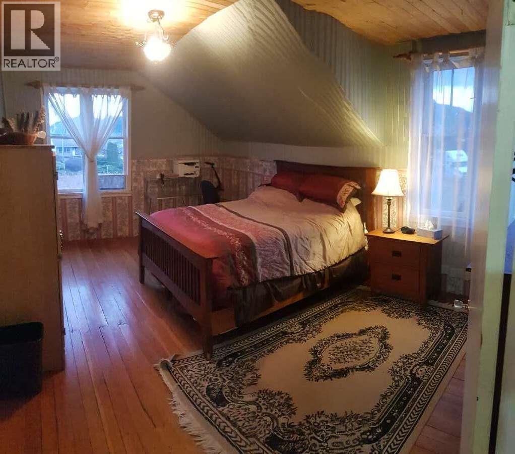  13606 Cooke Avenue, Summerland