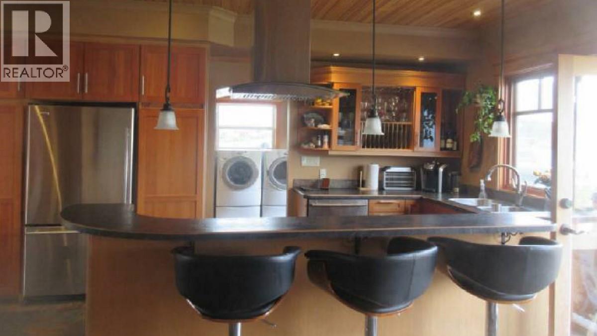  13606 Cooke Avenue, Summerland