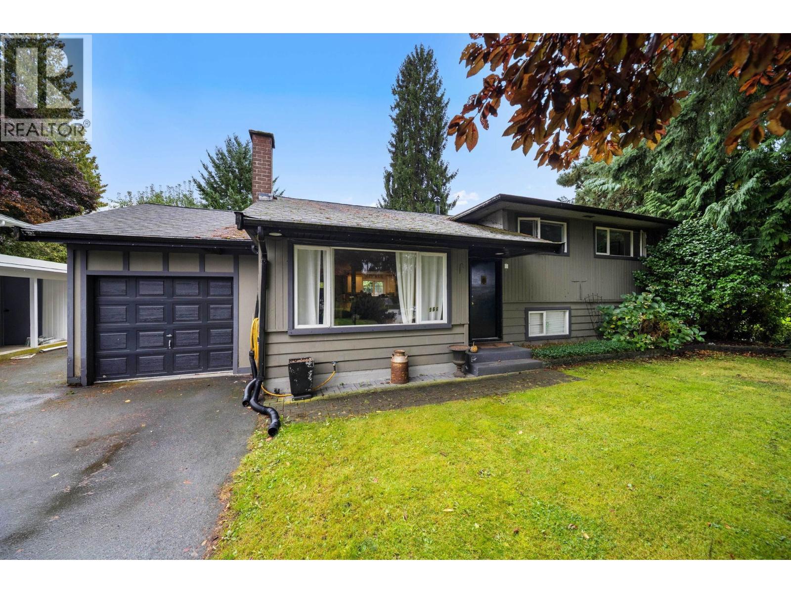 966 DUNDONALD DRIVE, Port Moody