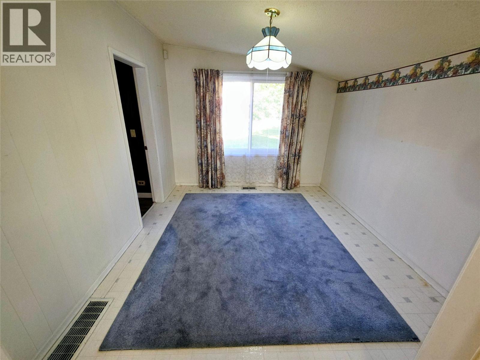 399 Rossland Avenue, Trail