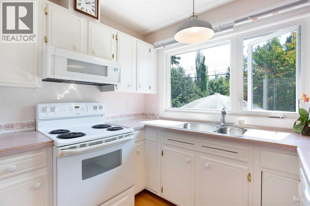 Single Family House Bi-level for Sale in  Wilton Place SE Willow Park Calgary 