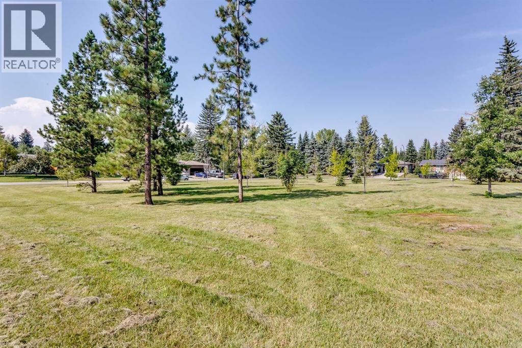 Single Family House Bi-level for Sale in  Wilton Place SE Willow Park Calgary 