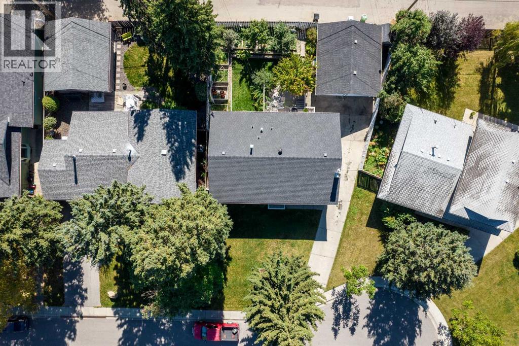 Single Family House Bi-level for Sale in  Wilton Place SE Willow Park Calgary 