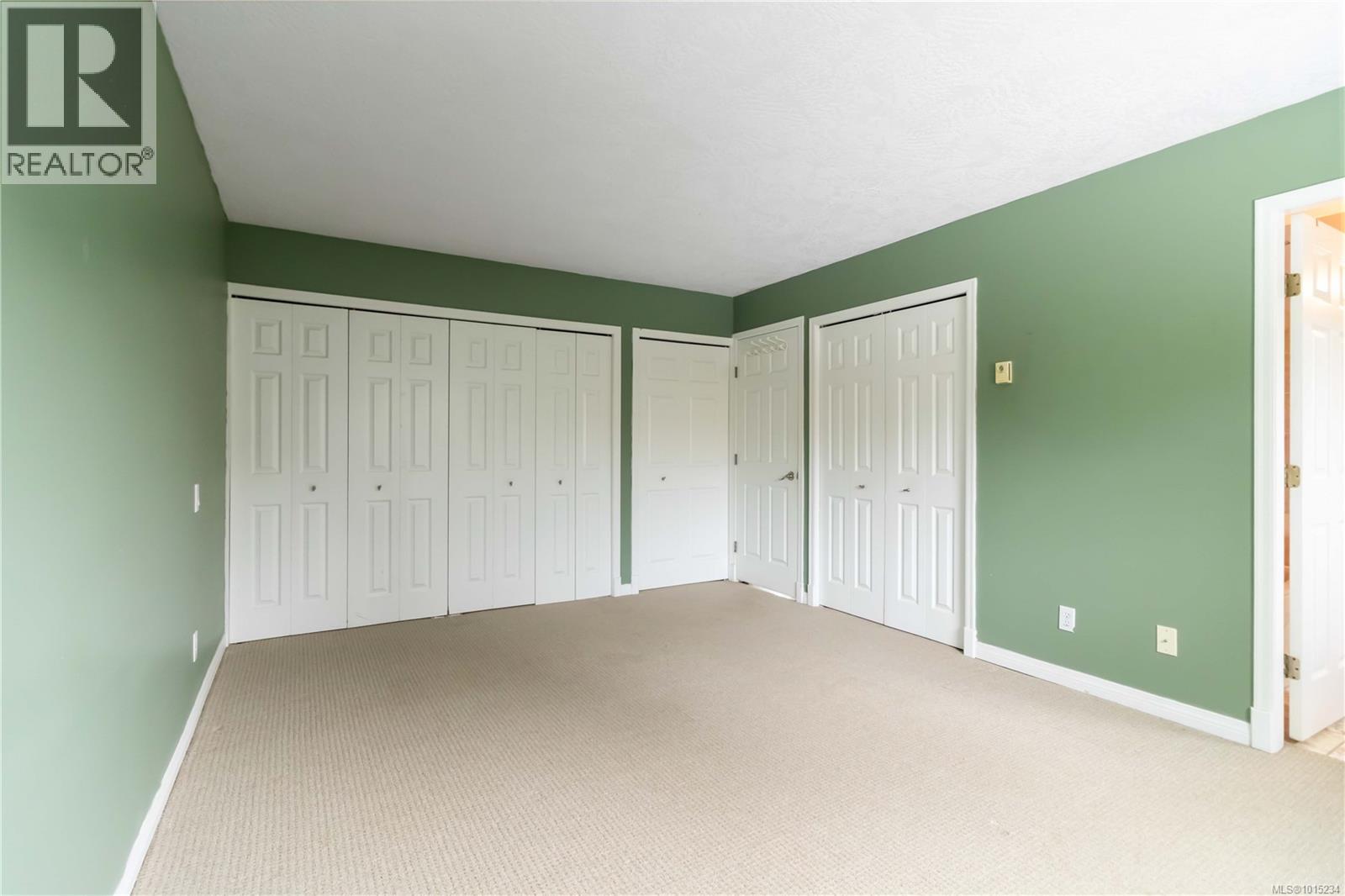  2344 Ocean Avenue, Sidney