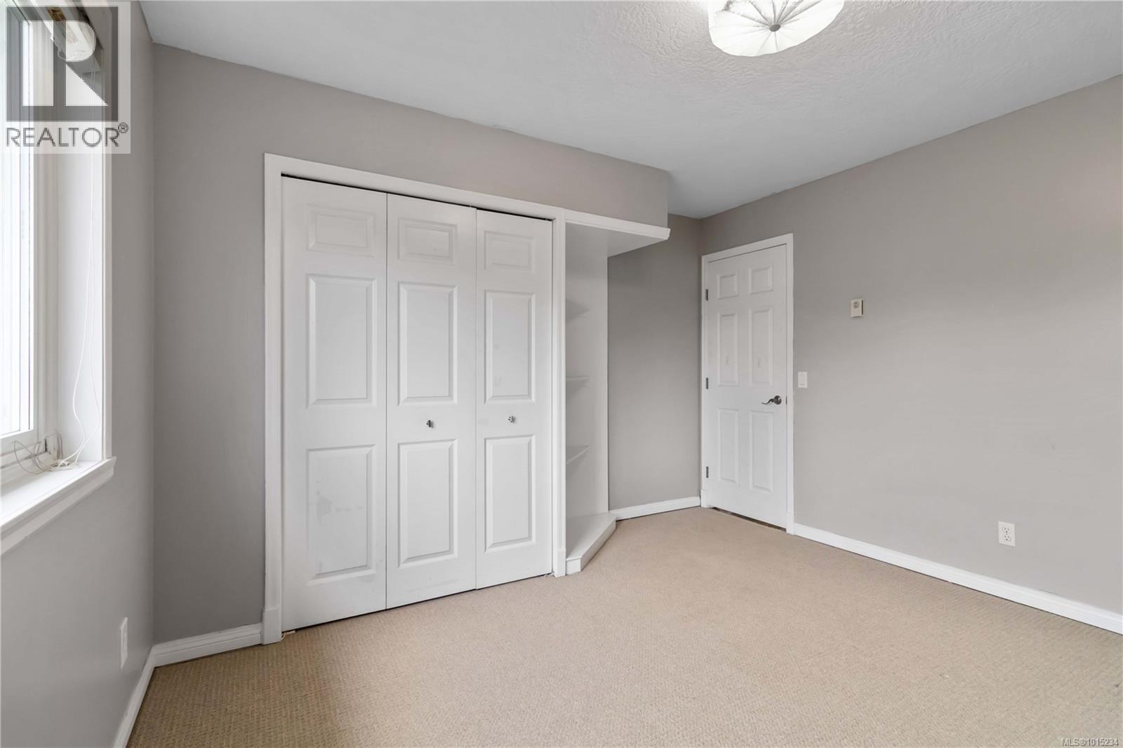  2344 Ocean Avenue, Sidney