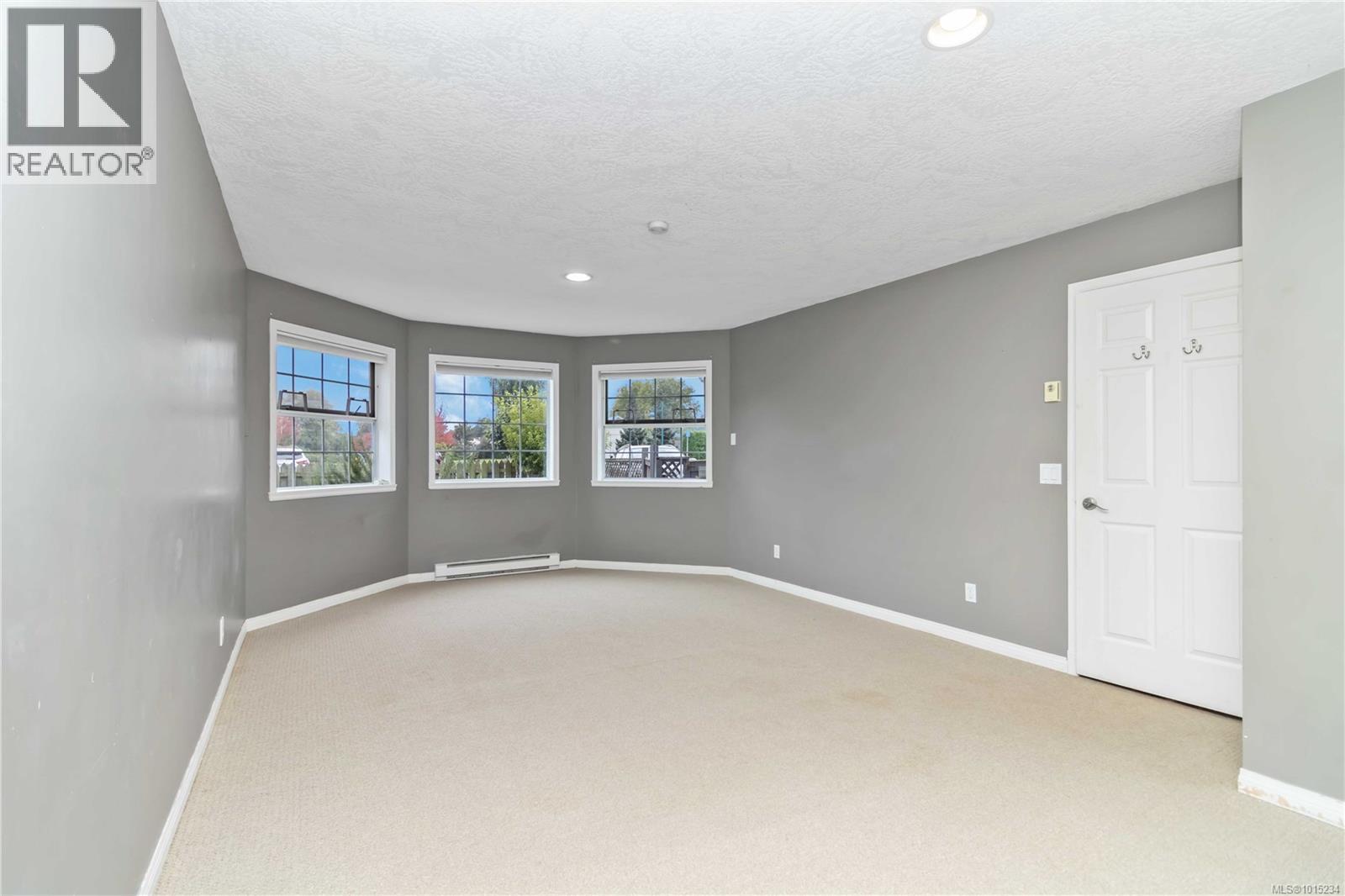  2344 Ocean Avenue, Sidney