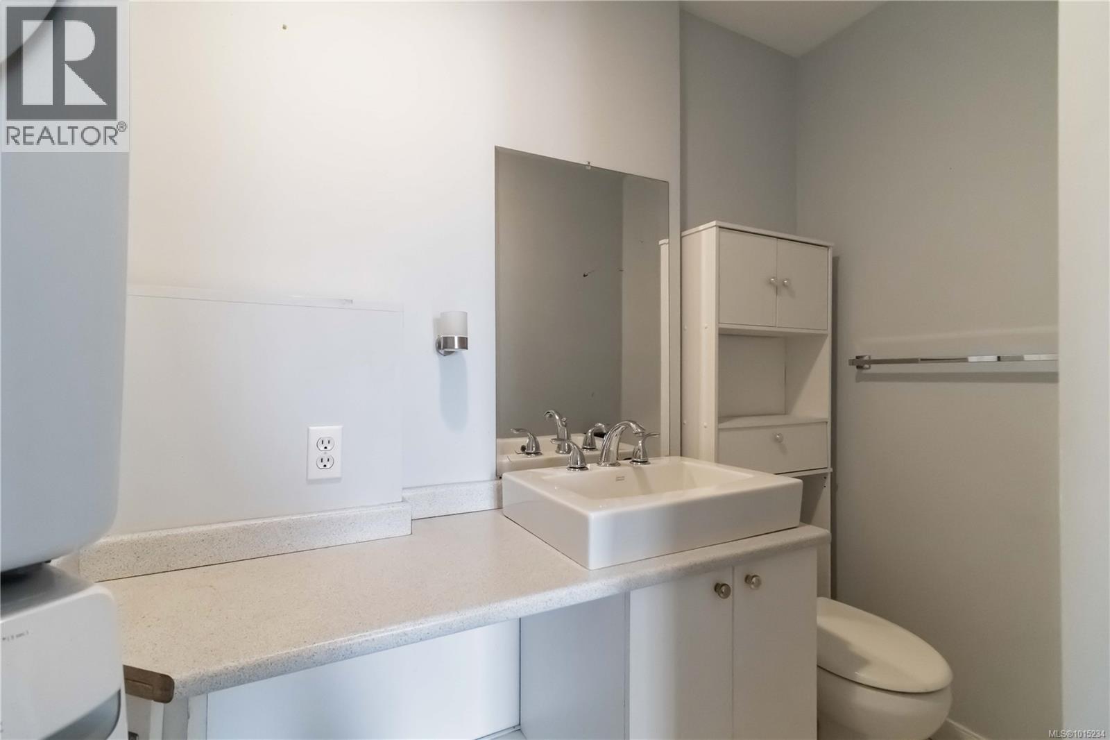  2344 Ocean Avenue, Sidney
