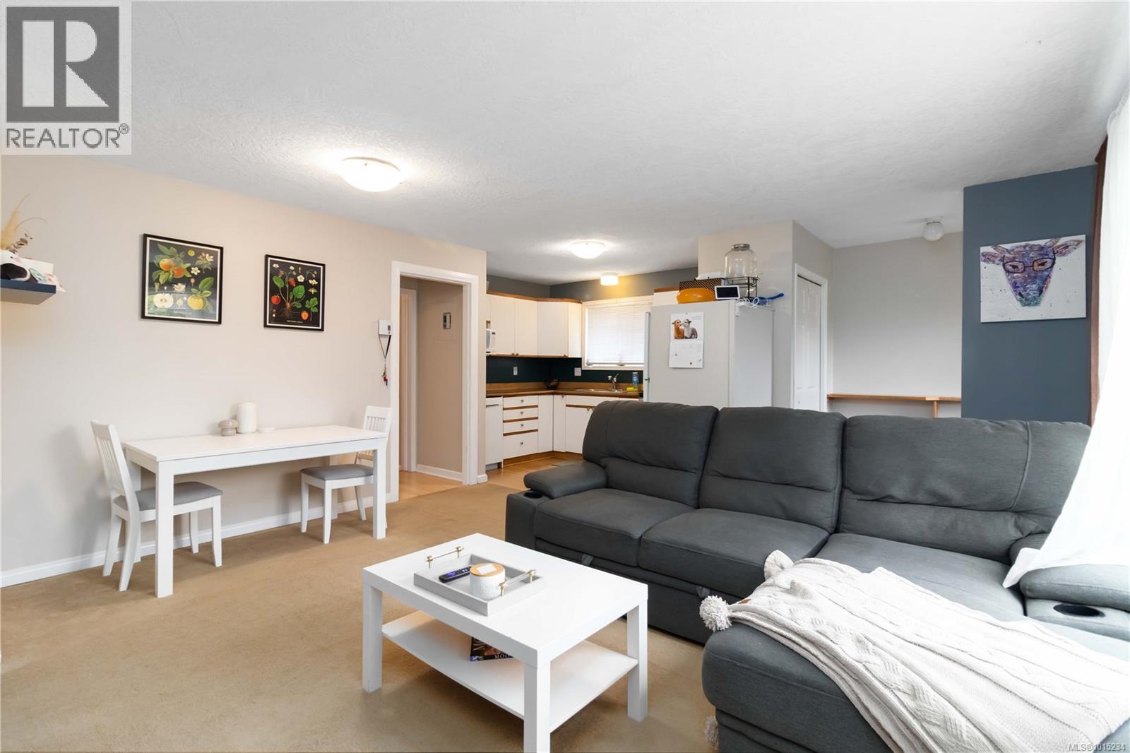 2344 Ocean Avenue, Sidney