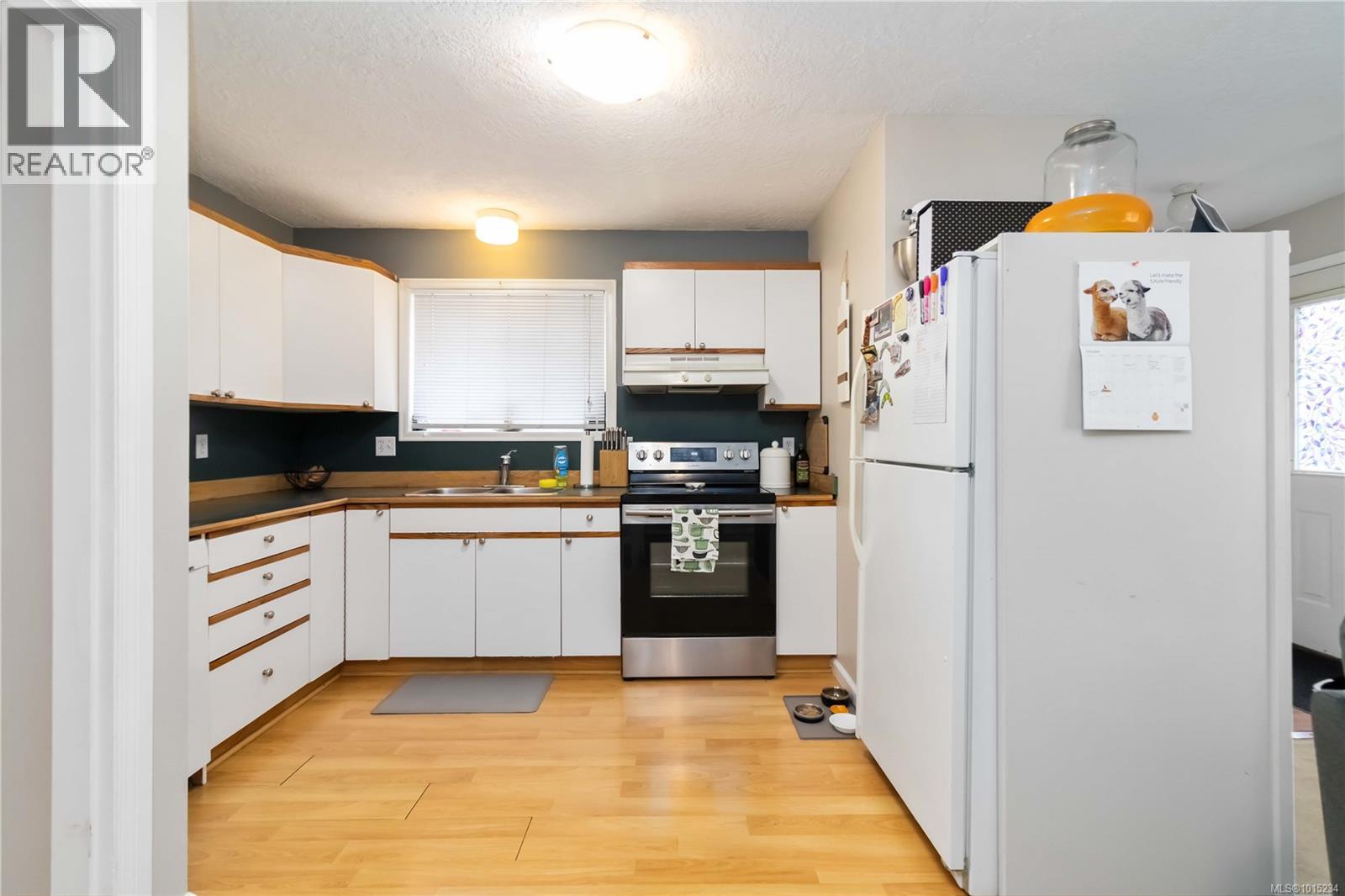  2344 Ocean Avenue, Sidney