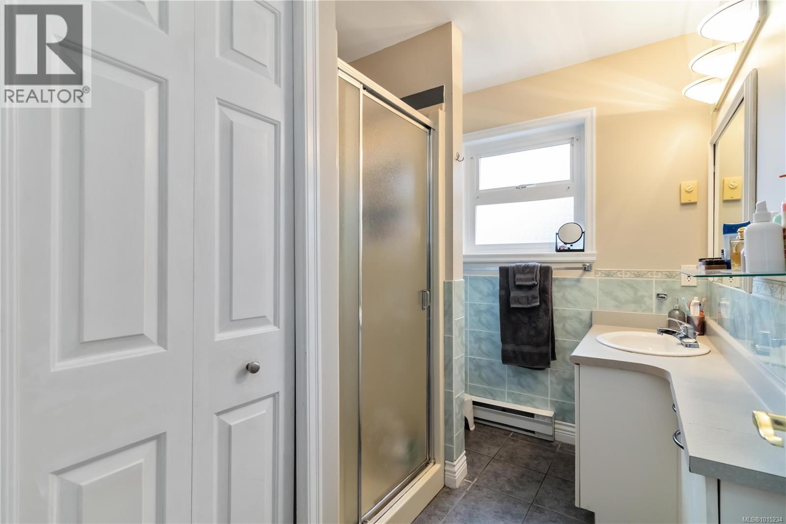  2344 Ocean Avenue, Sidney