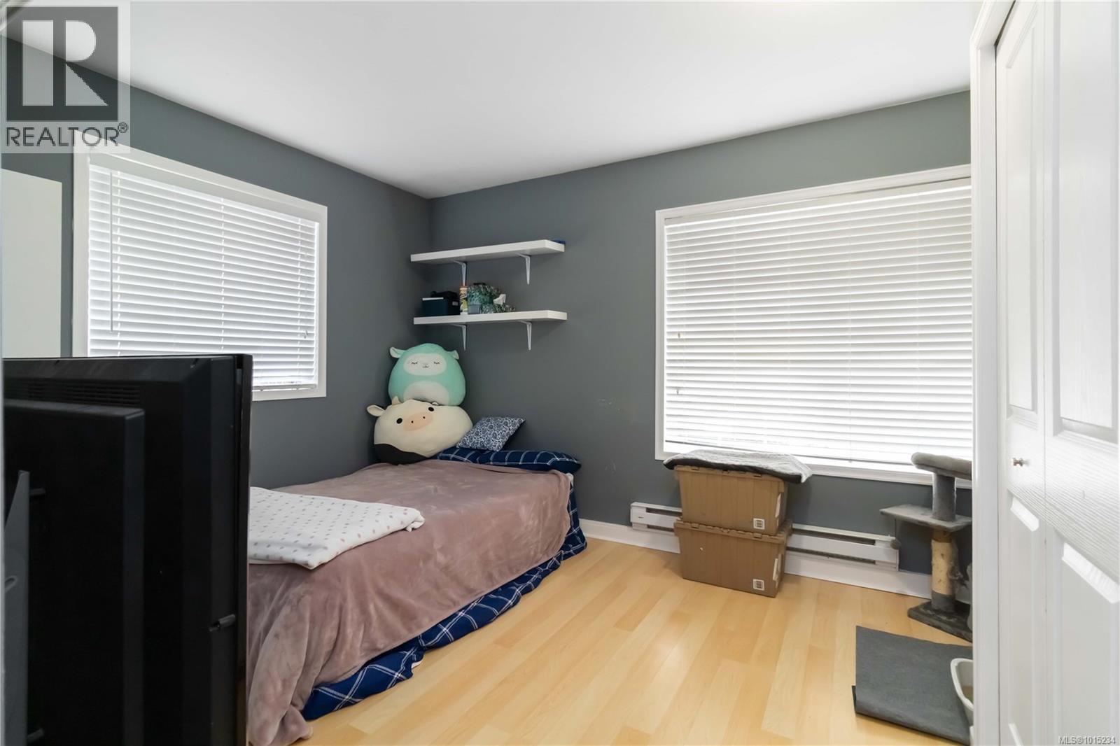  2344 Ocean Avenue, Sidney