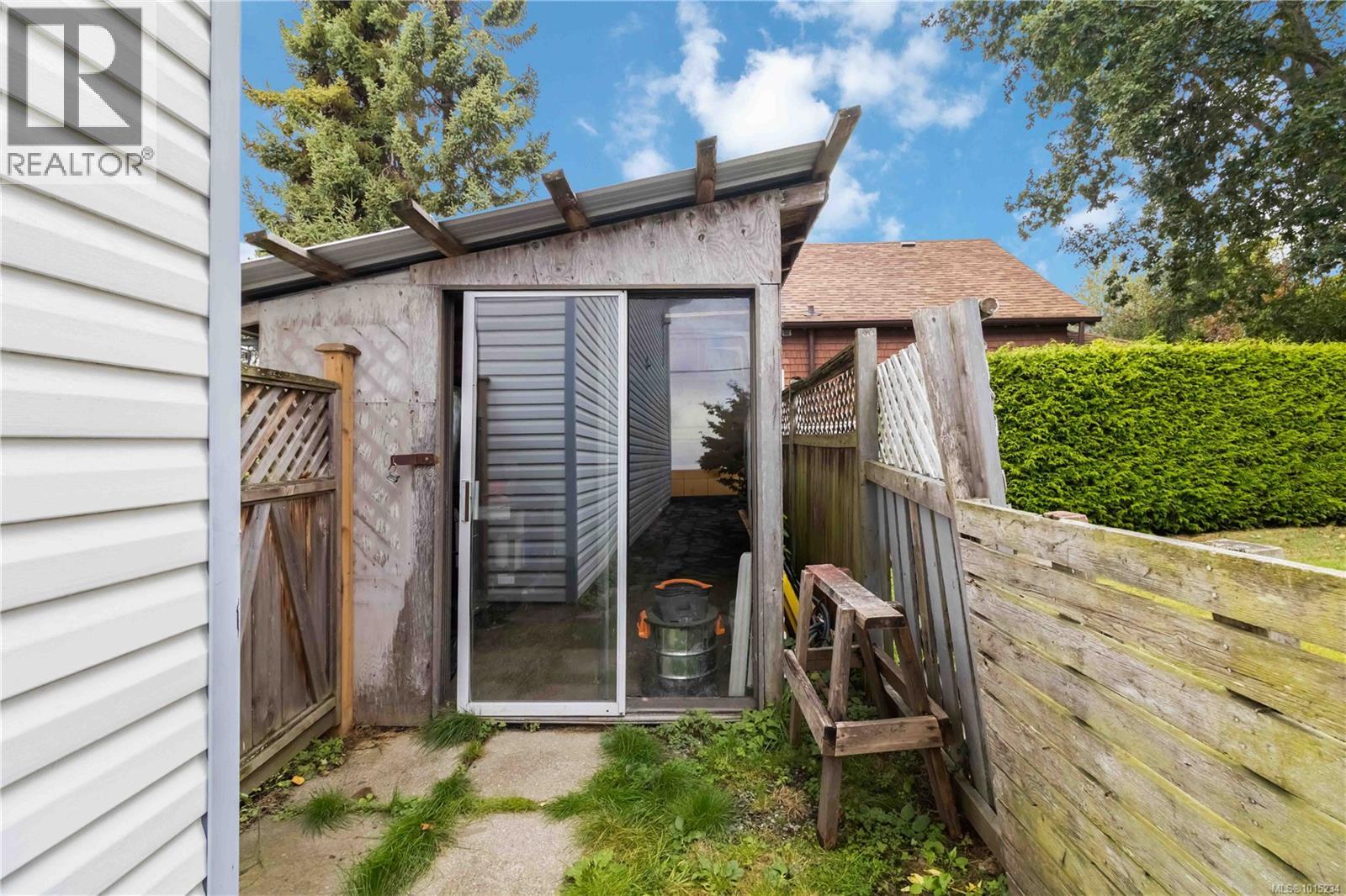  2344 Ocean Avenue, Sidney