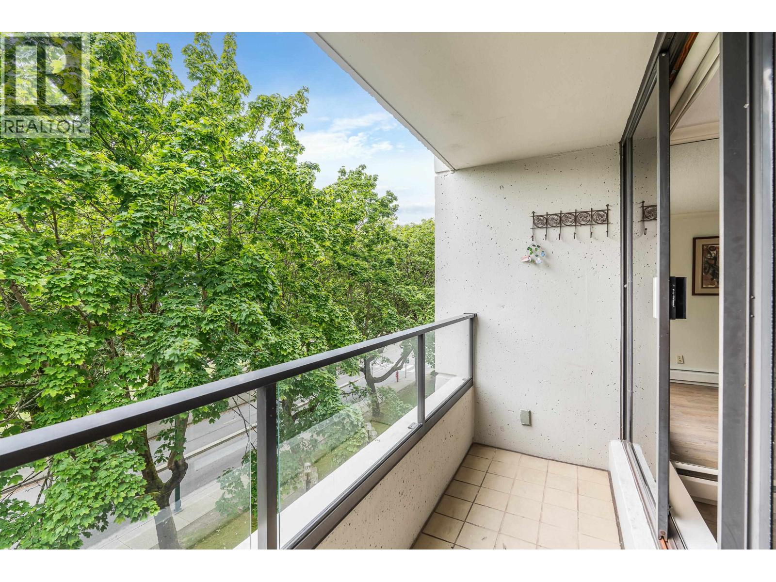 201 1995 BEACH AVENUE, Vancouver