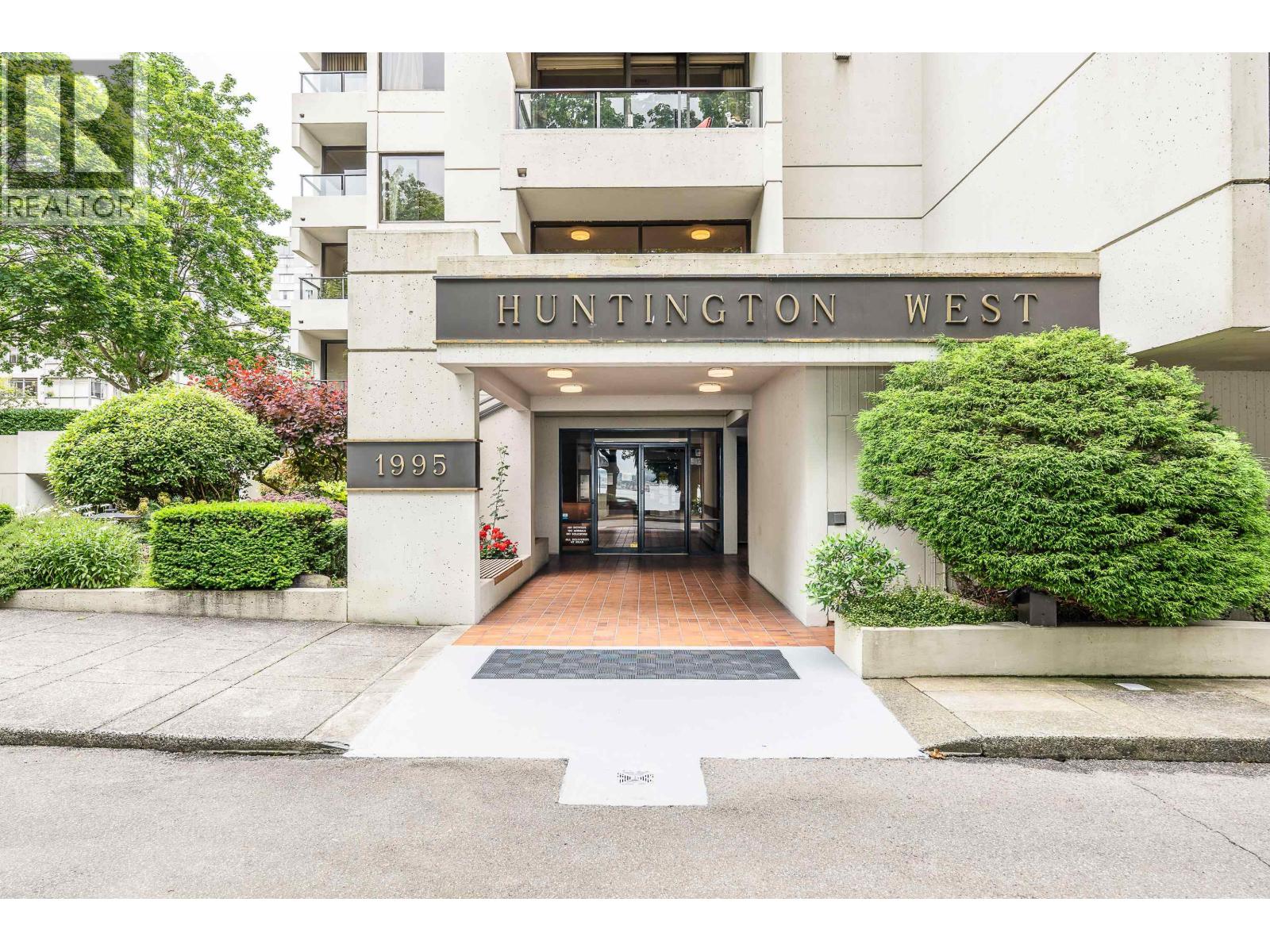 201 1995 BEACH AVENUE, Vancouver