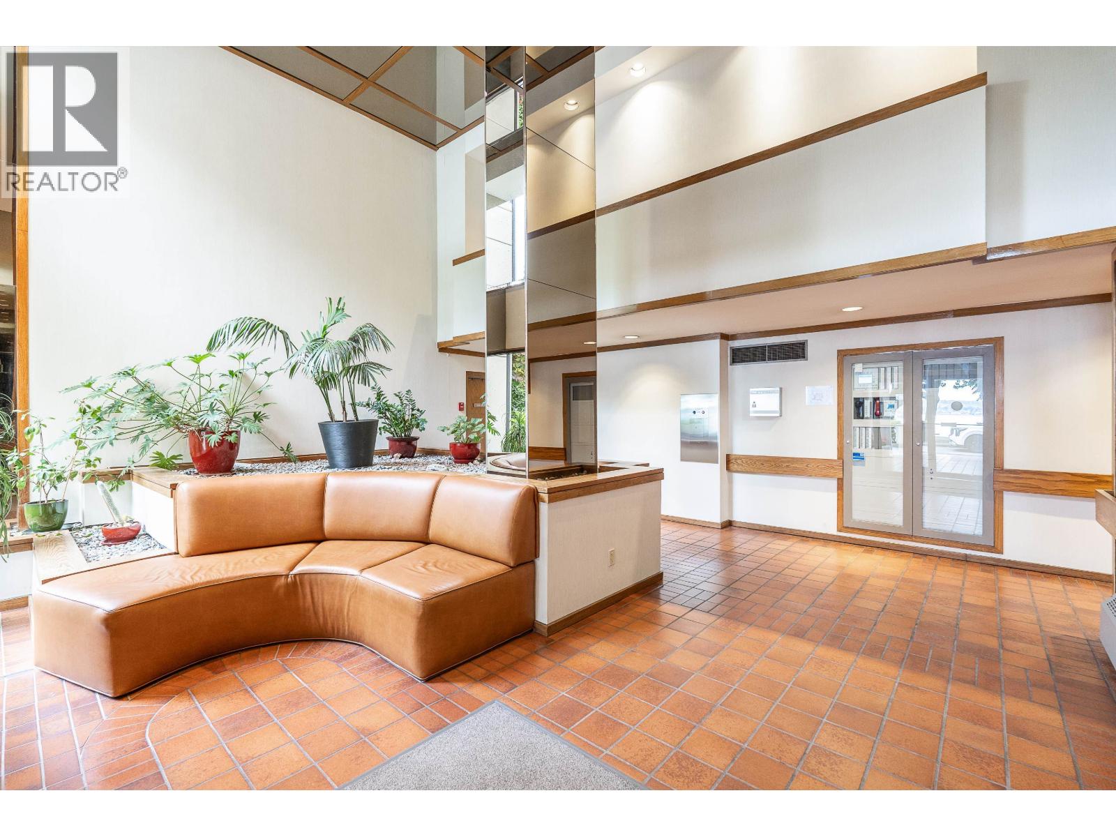 201 1995 BEACH AVENUE, Vancouver