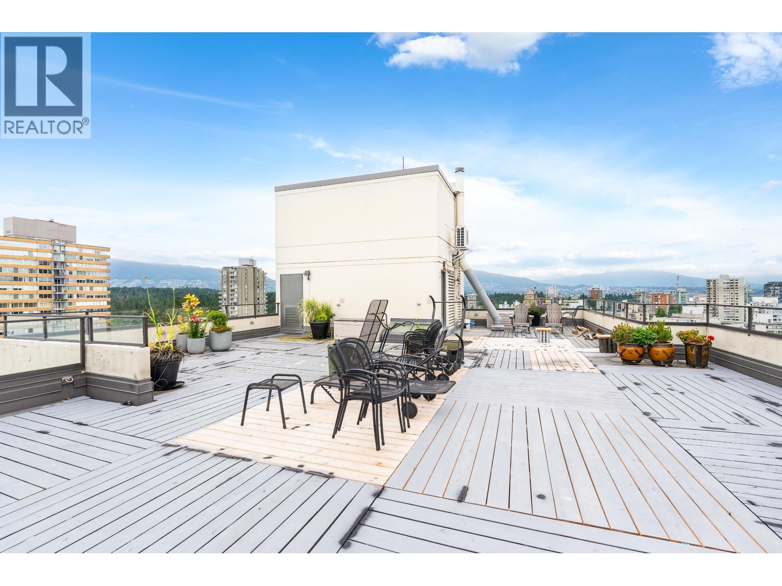 201 1995 BEACH AVENUE, Vancouver