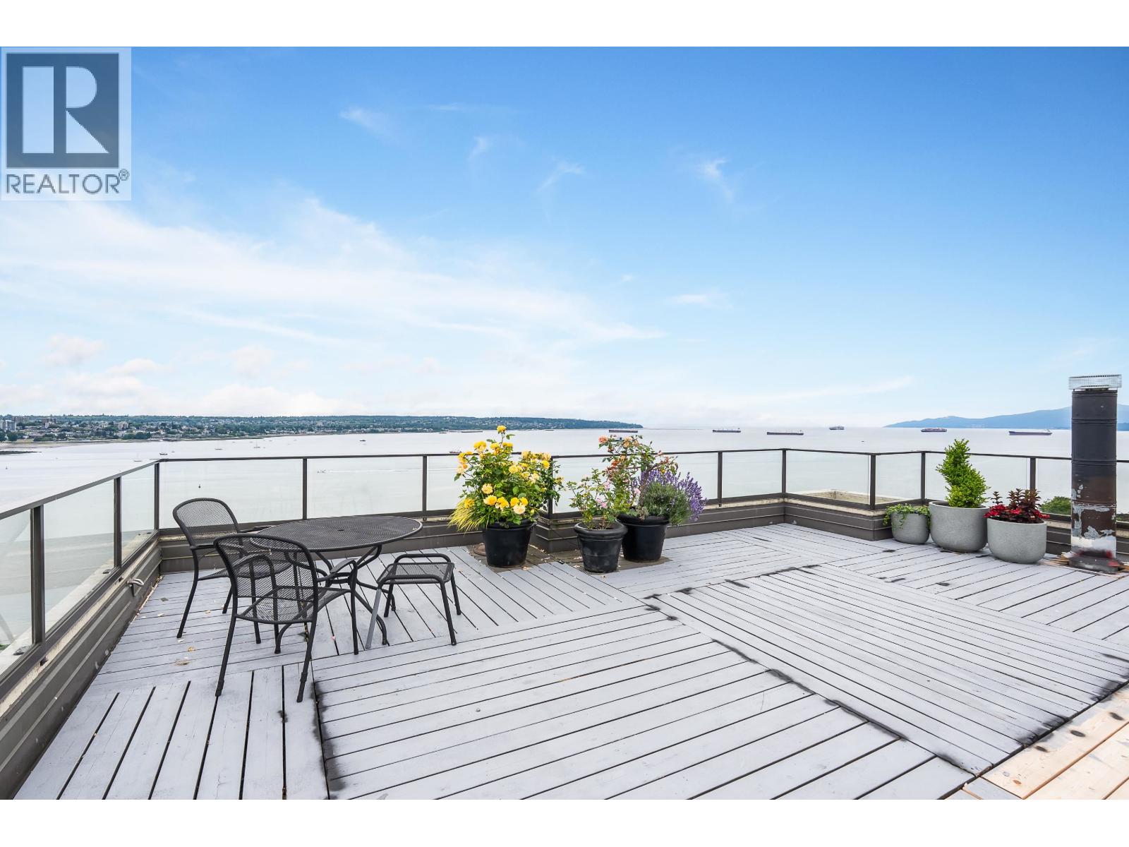 201 1995 BEACH AVENUE, Vancouver