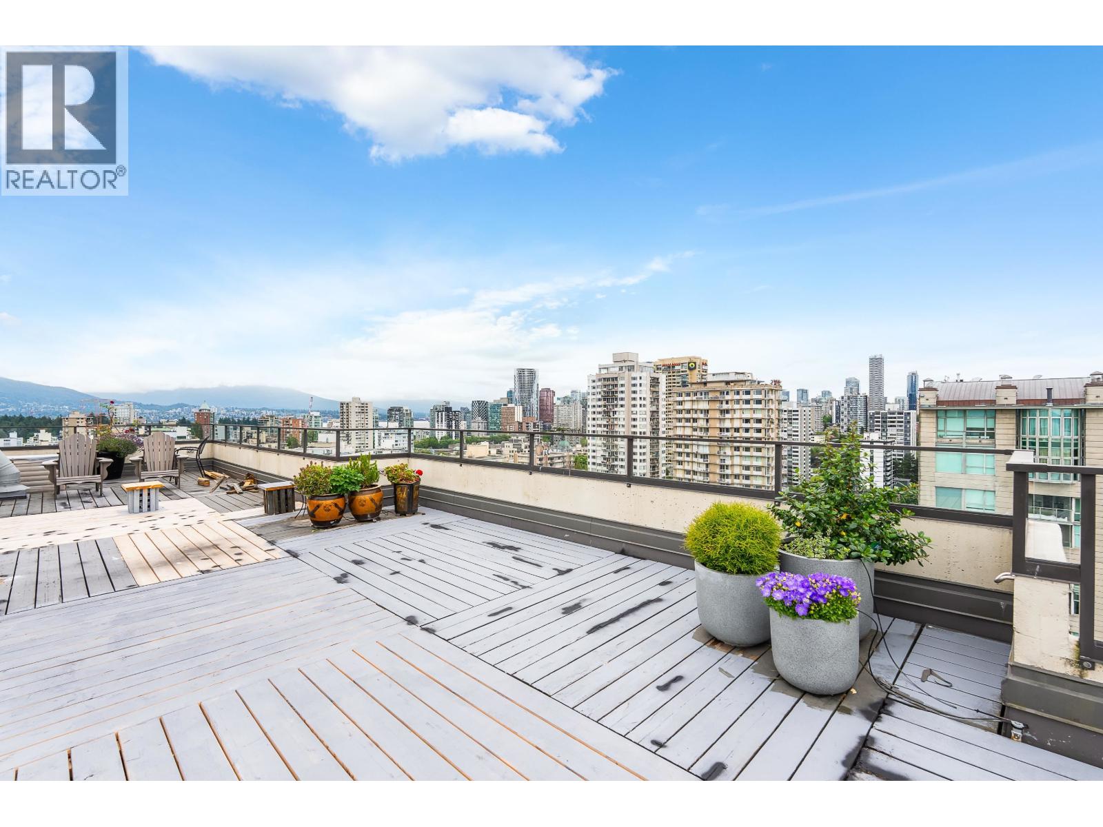 201 1995 BEACH AVENUE, Vancouver