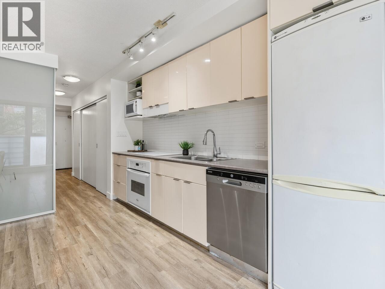 209 168 POWELL STREET, Vancouver
