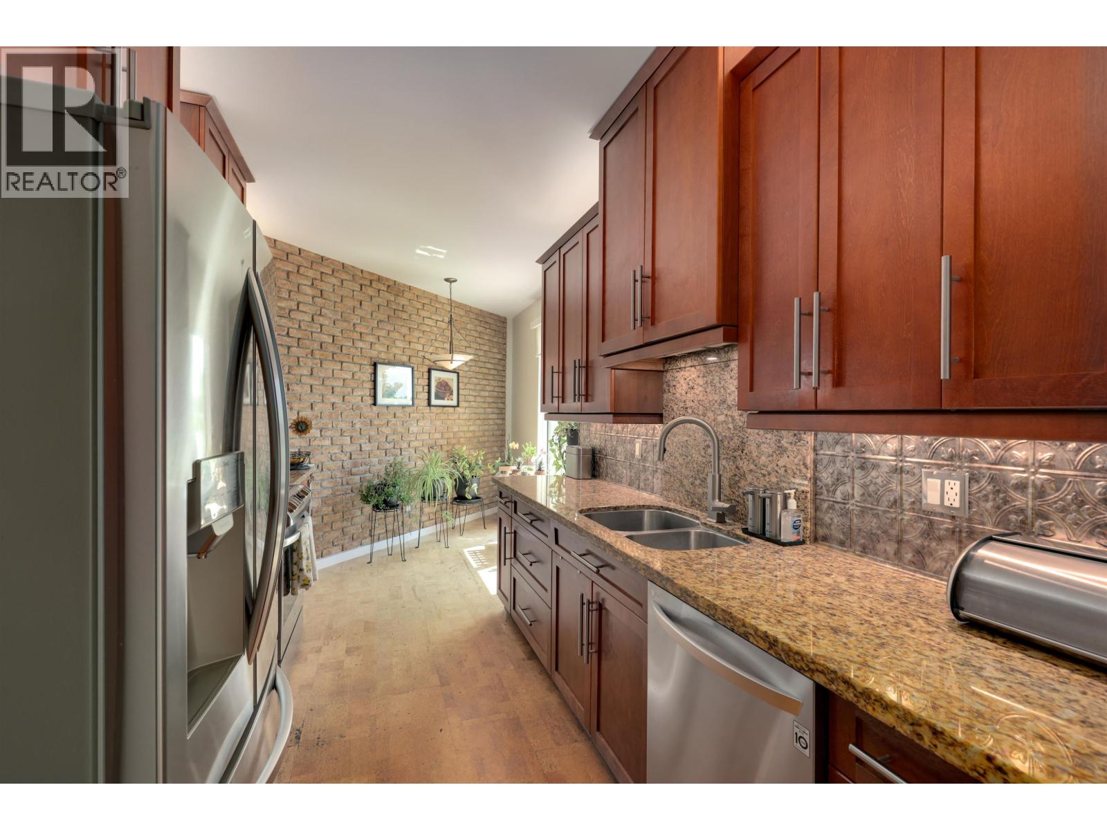 420 1150 QUAYSIDE DRIVE, New Westminster