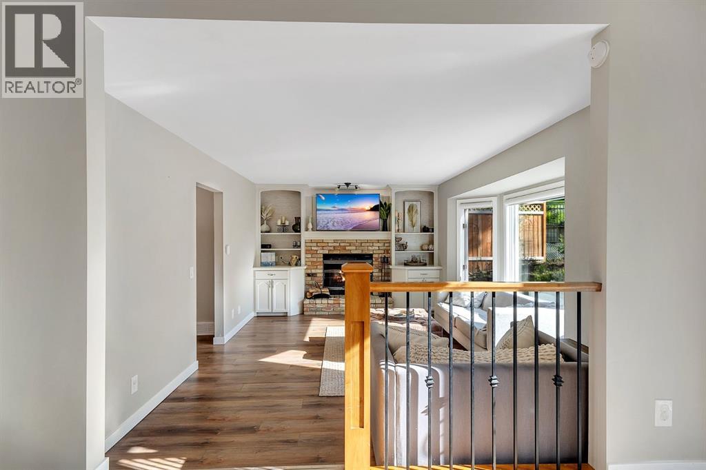 Single Family House 3 Level for Sale in  Sanderling Court Sandstone Valley Calgary 