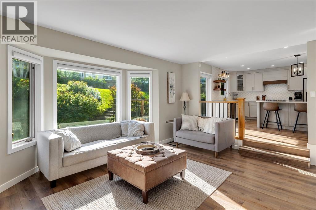 Single Family House 3 Level for Sale in  Sanderling Court Sandstone Valley Calgary 