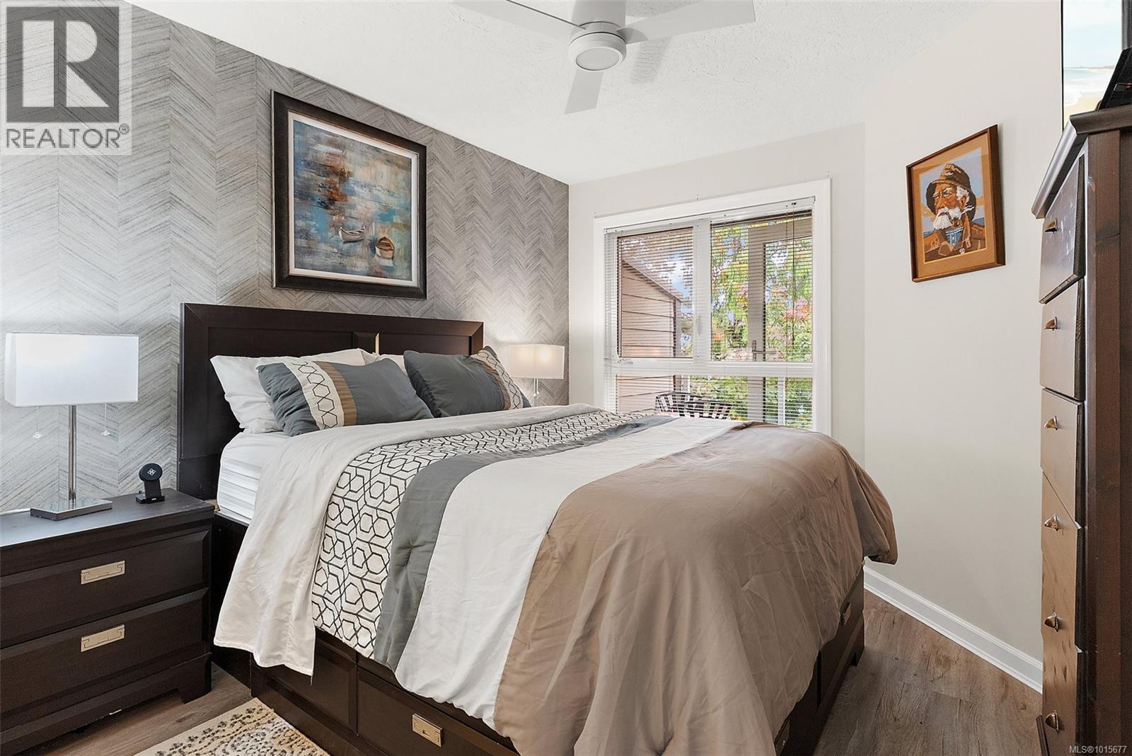 325 2245 James White Blvd, Sidney