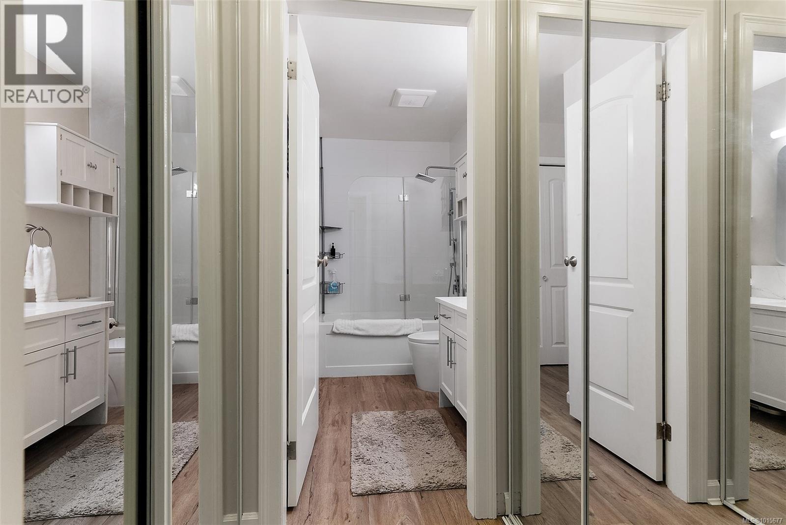 325 2245 James White Blvd, Sidney