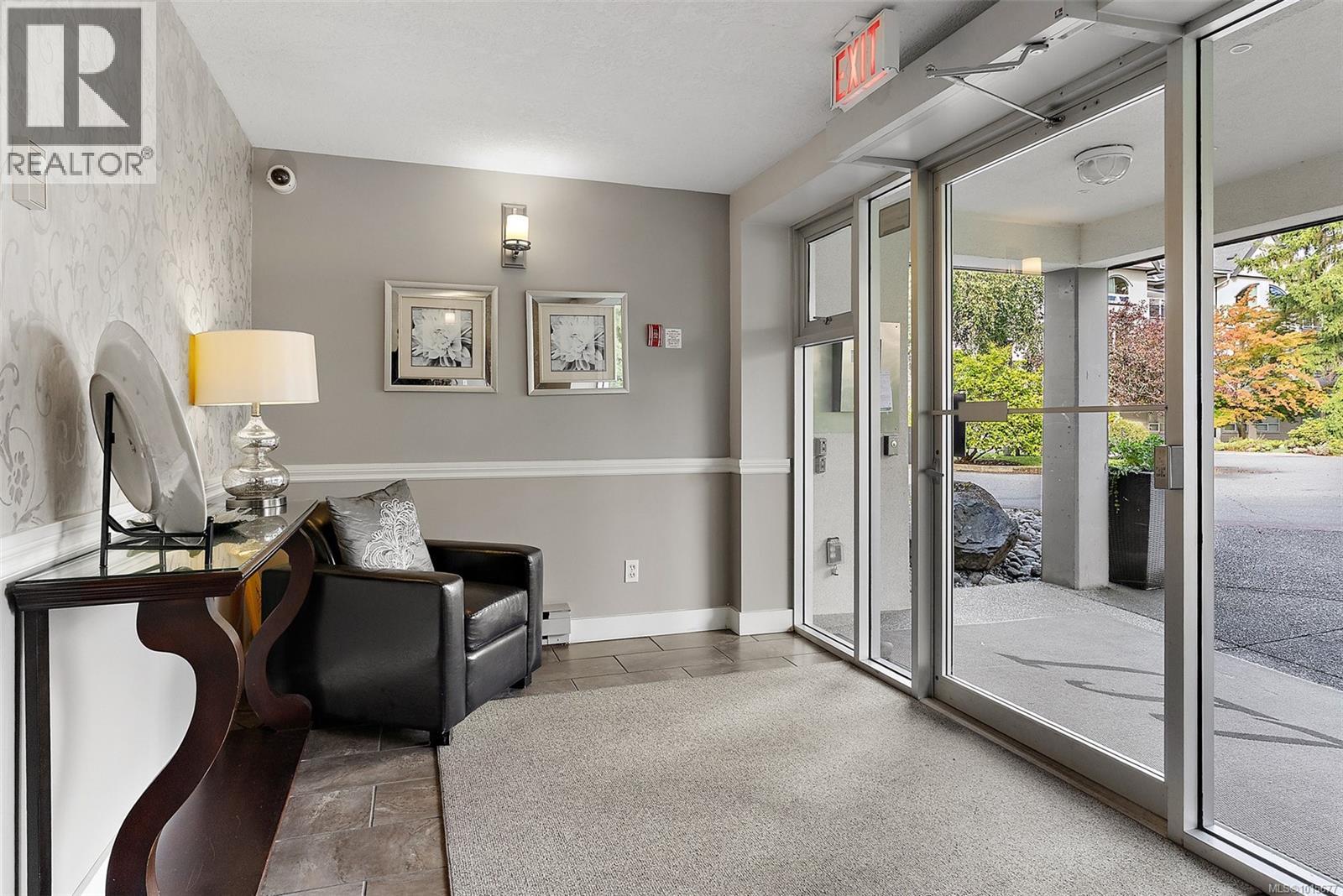 325 2245 James White Blvd, Sidney