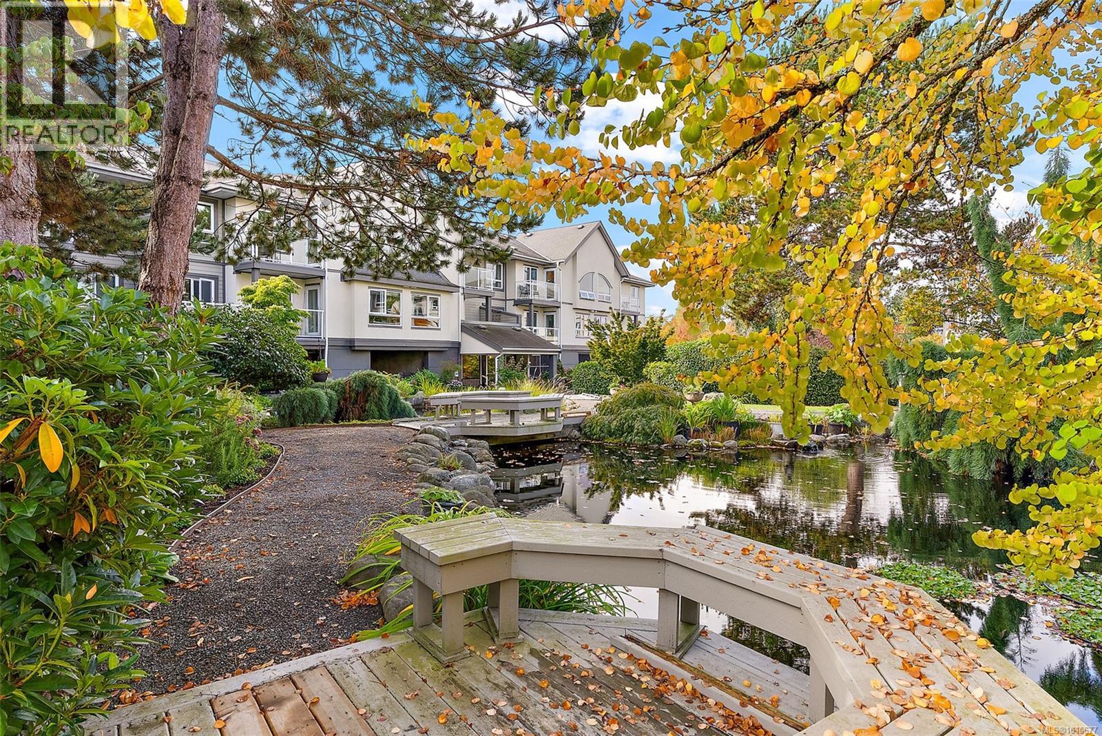 325 2245 James White Blvd, Sidney