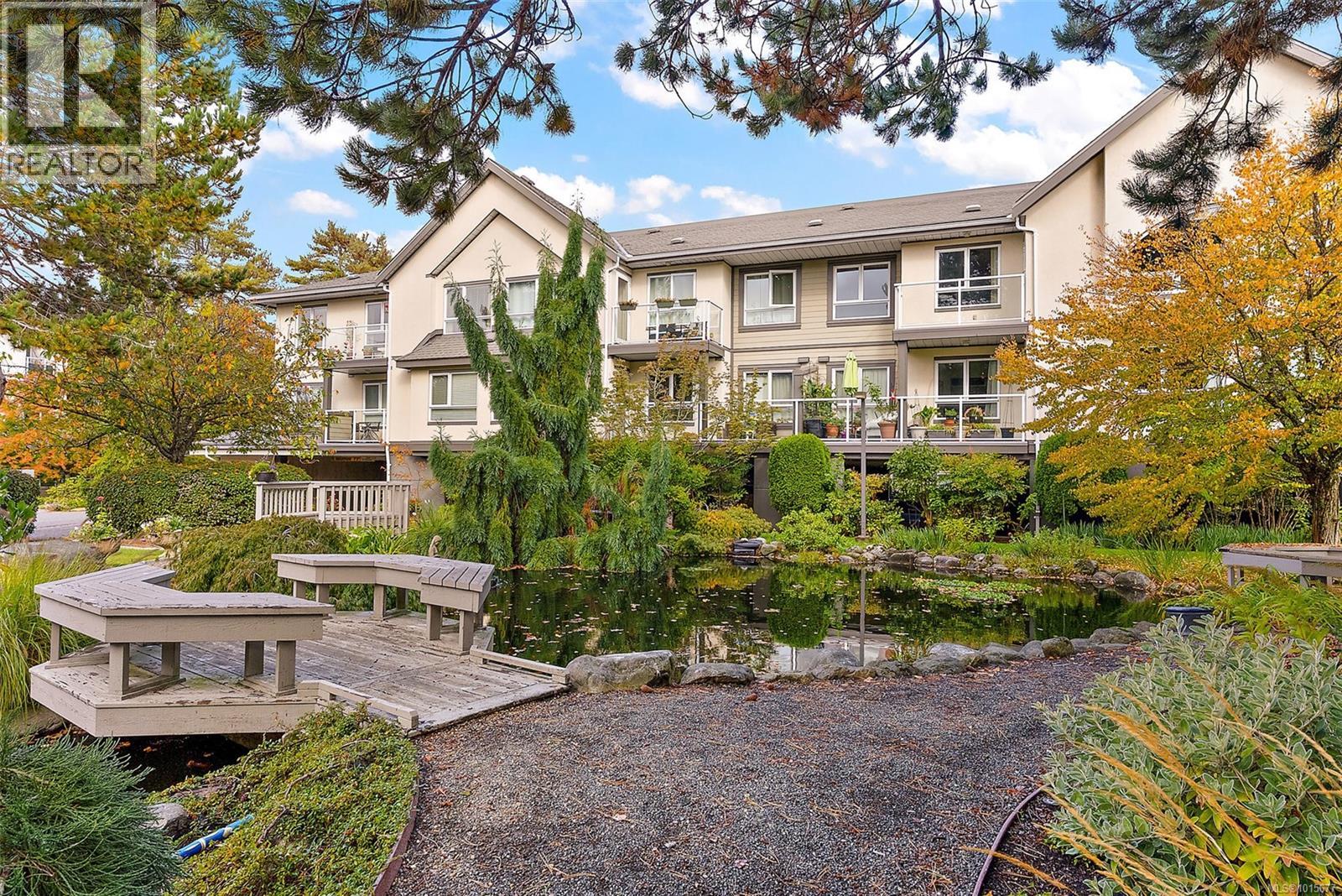 325 2245 James White Blvd, Sidney
