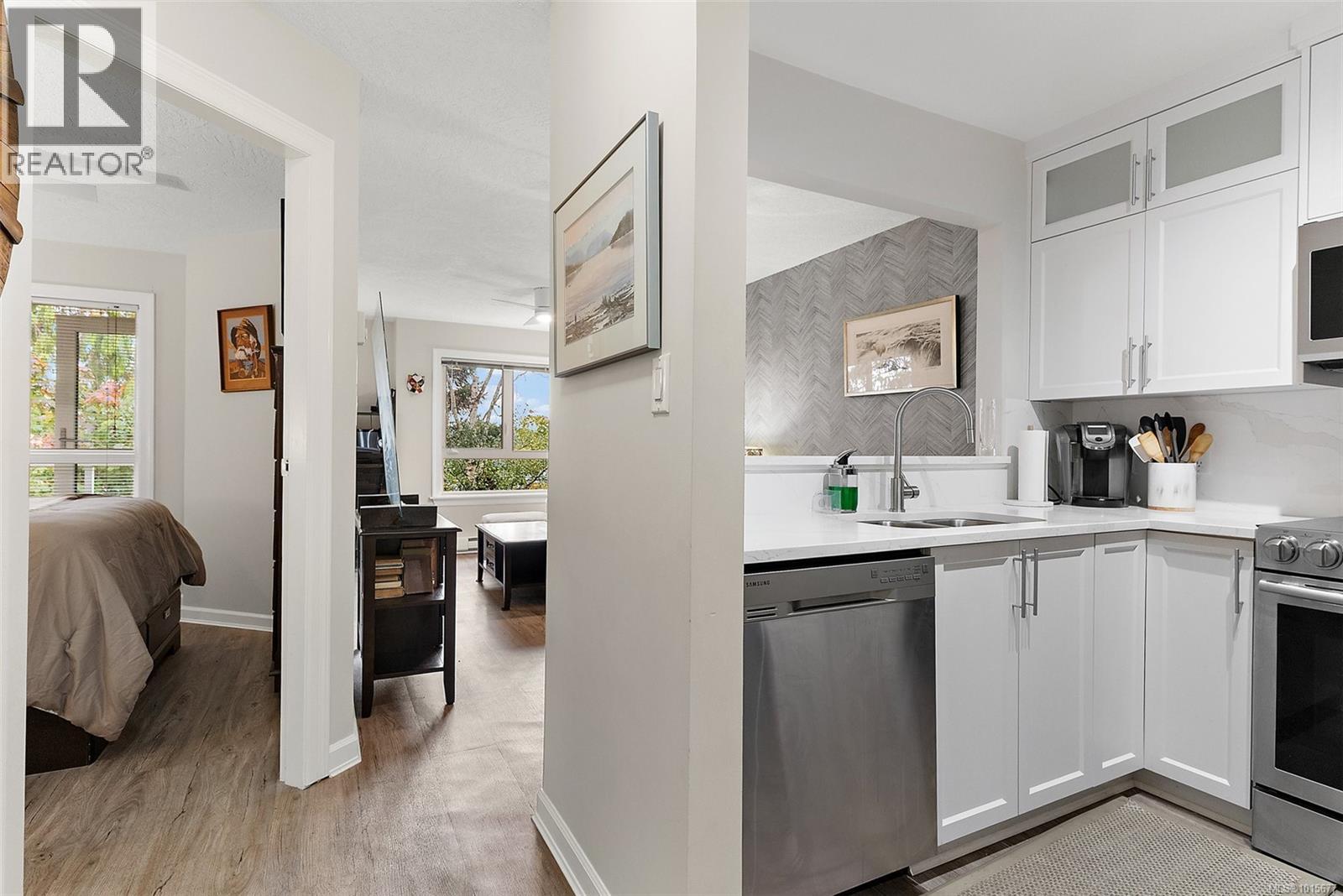 325 2245 James White Blvd, Sidney